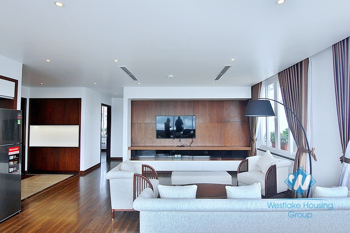 An elegant apartment on top floor for rent on Tu Hoa street